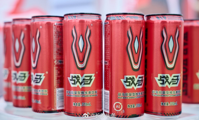 华体会入口-长沙球场青春飞扬，球员驰骋绿茵诠释热爱|奔跑|战马|能量|马力|绿茵场_新浪体育_新浪新闻